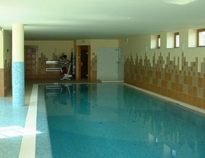 Napkollektoros belső medence fűtés